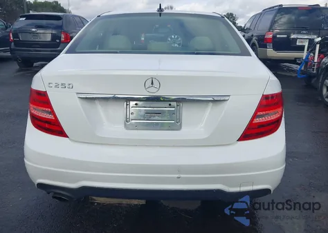 2013 Mercedes-Benz C 250 Luxury/Sport из США, поврежденный, VIN WDDGF4HB8DR286410